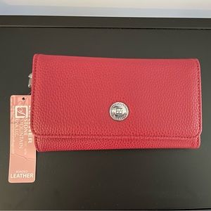[NWT] Stone Mountain Red Pebble Leather Trifold Wallet